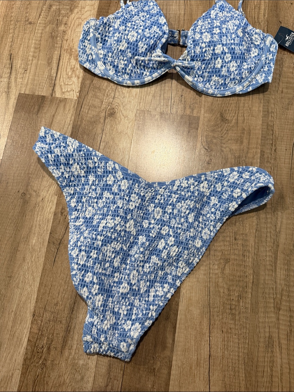 NWT Hollister Blue and White Smocked Floral Bikini Set MEDIUM m - Picture 3 of 5